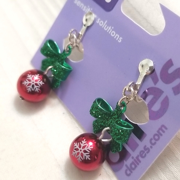 New Claires Christmas Bow Ornament Earrings - Picture 2 of 4